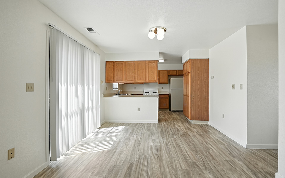 March Landing 1215 3x2 Dining Room